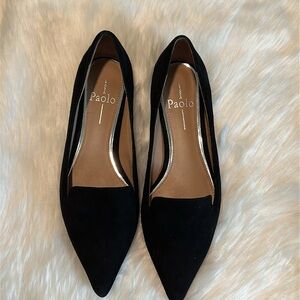 Línea Paolo Black Suede Pointed Flats